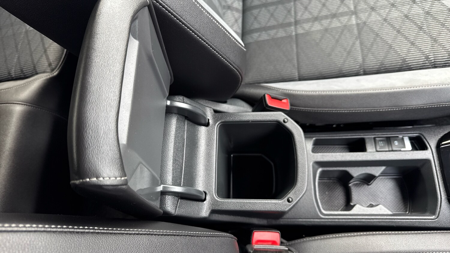 Used Volkswagen T-Roc 2022 for sale - 78143796: Photo 30