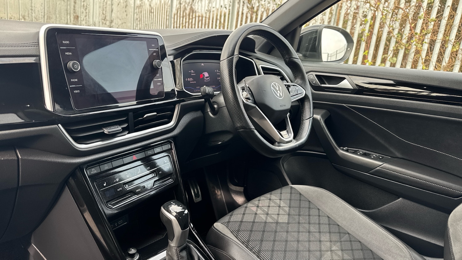 Used Volkswagen T-Roc 2022 for sale - 77973188: Photo 9