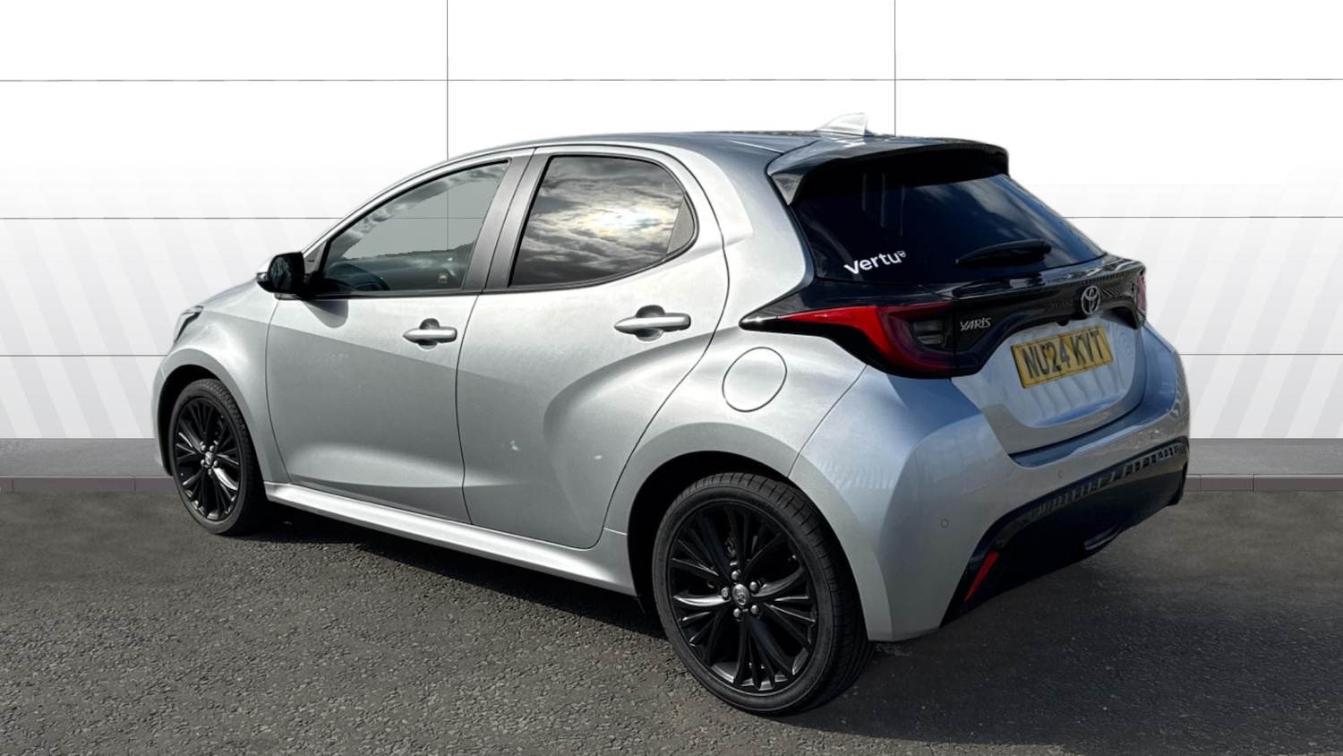 Used Toyota Yaris 2024 for sale - 78077517: Photo 2