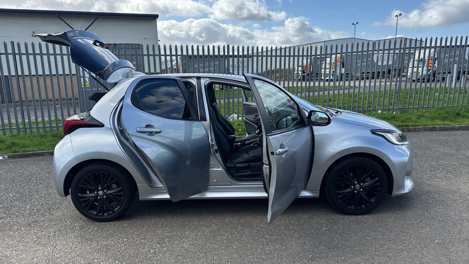 Used Toyota Yaris 2024 for sale - 78077517: Photo 31