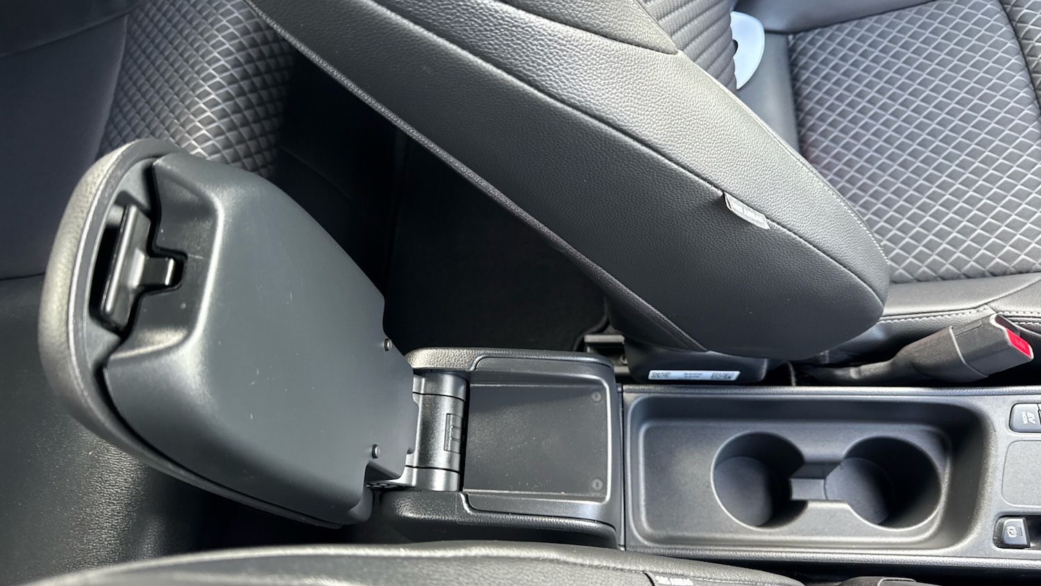 Used Toyota Yaris 2024 for sale - 78077517: Photo 68