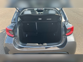 Used Toyota Yaris 2022 for sale - 75997303: Photo