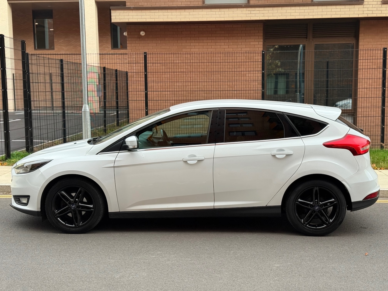 Used Ford Focus 2015 for sale - 76312538: Photo 4