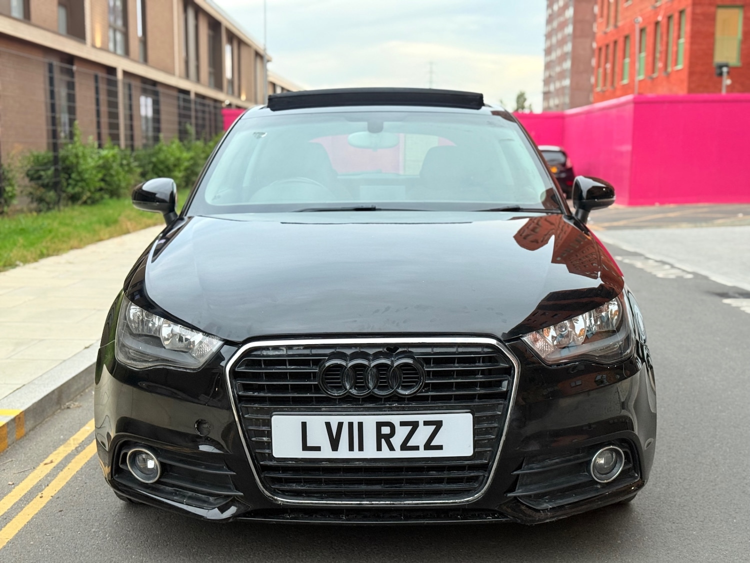 Used Audi A1 2011 for sale - 76157310: Photo 2