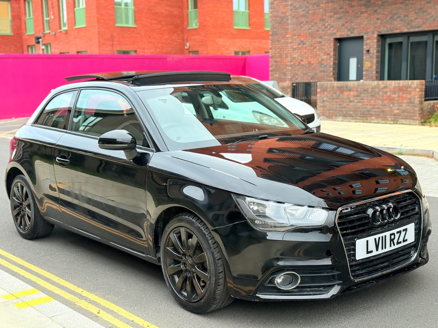 Used Audi A1 2011 for sale - 76157310: Photo 3