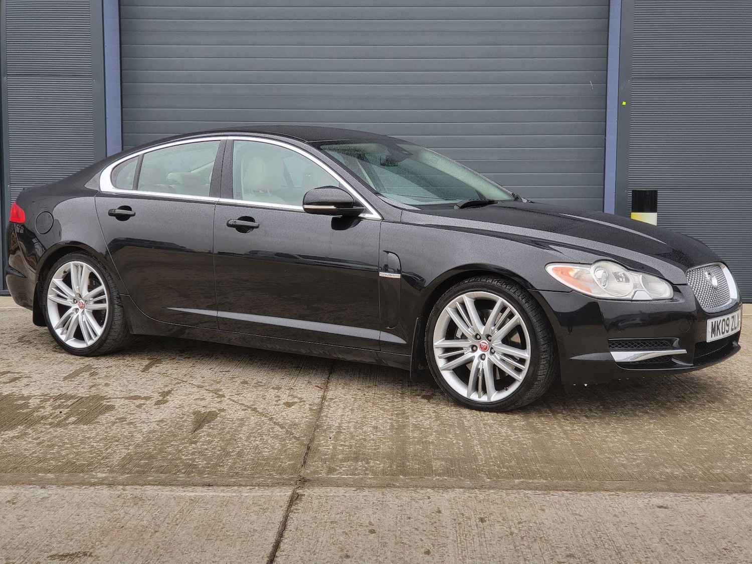 Used Jaguar XF 2009 for sale - 77425940: Photo 4