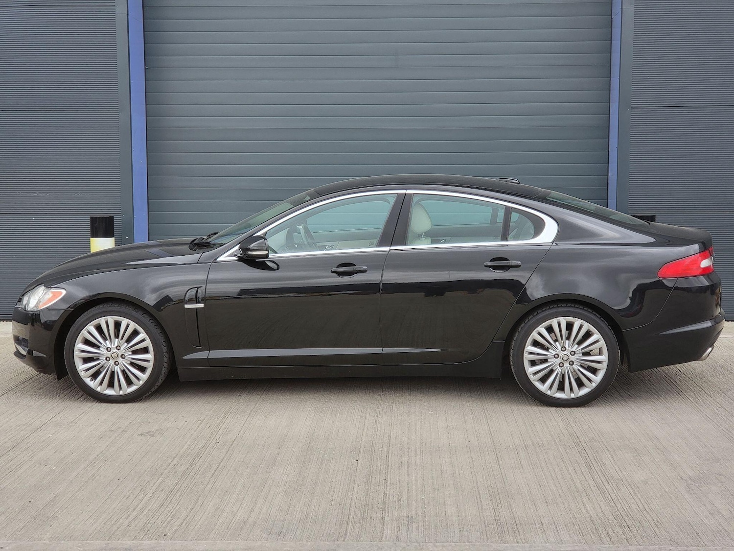 Used Jaguar XF 2011 for sale - 78006952: Photo 16