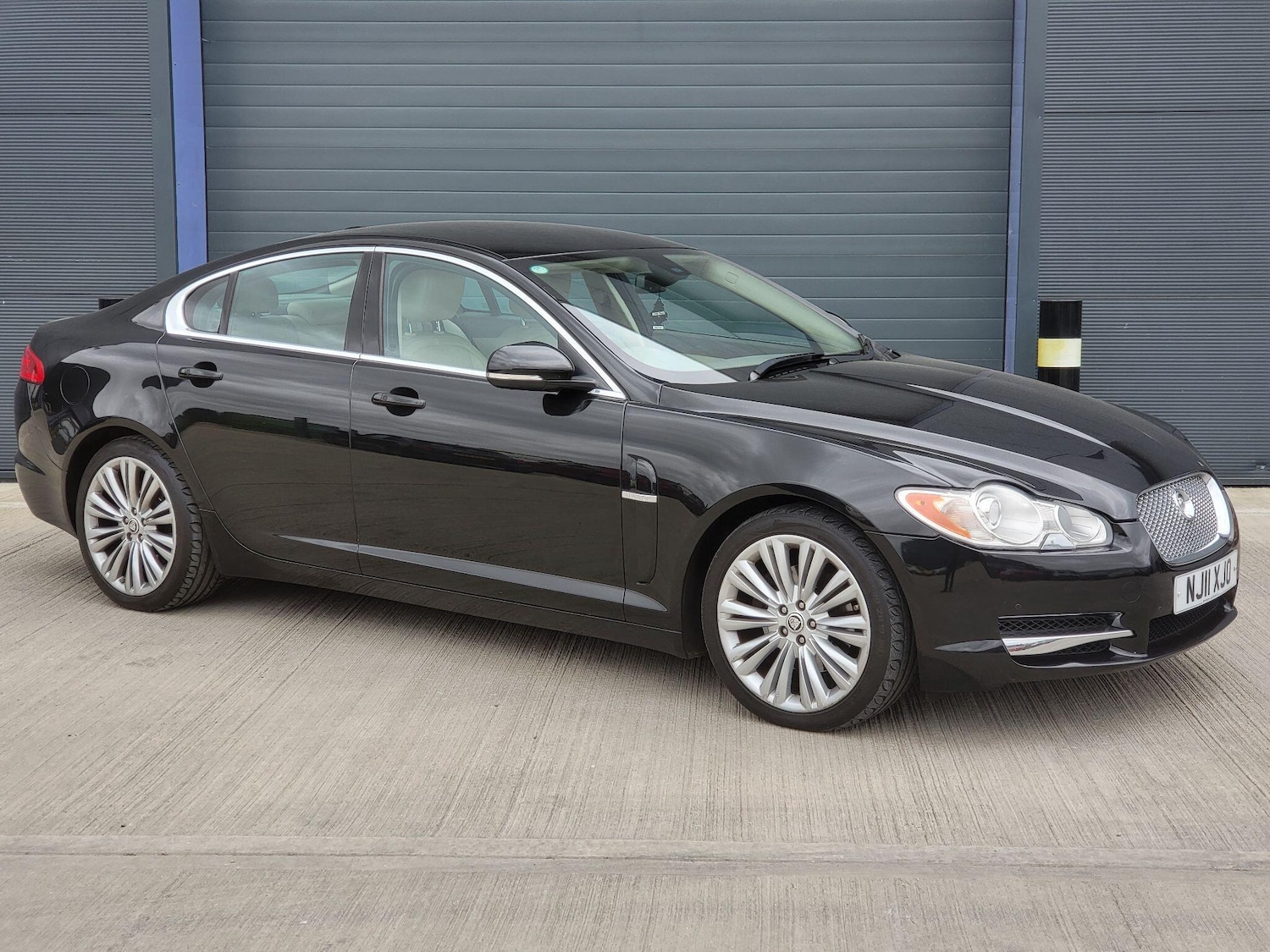 Used Jaguar XF 2011 for sale - 78006952: Photo 2