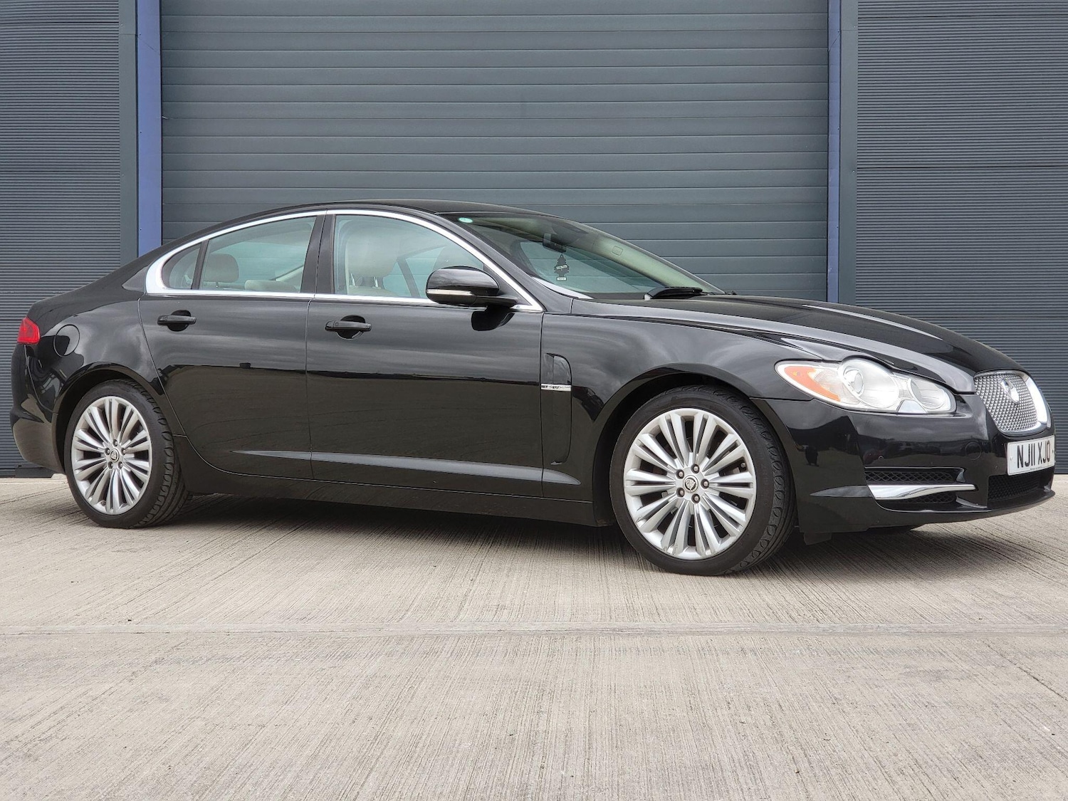 Used Jaguar XF 2011 for sale - 78006952: Photo 3