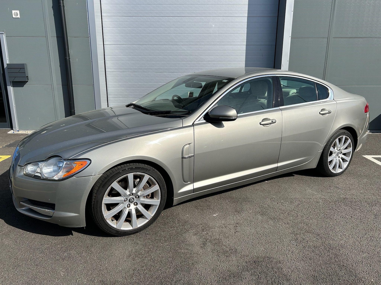 Used Jaguar XF 2009 for sale - 78204864: Photo 2