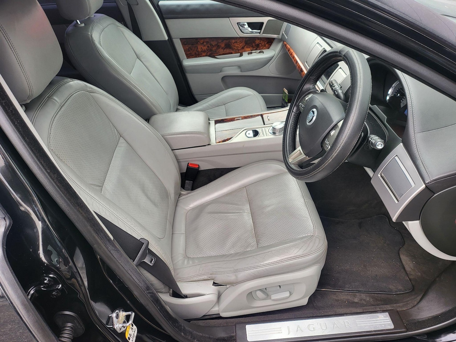 Used Jaguar XF 2010 for sale - 77633836: Photo 10