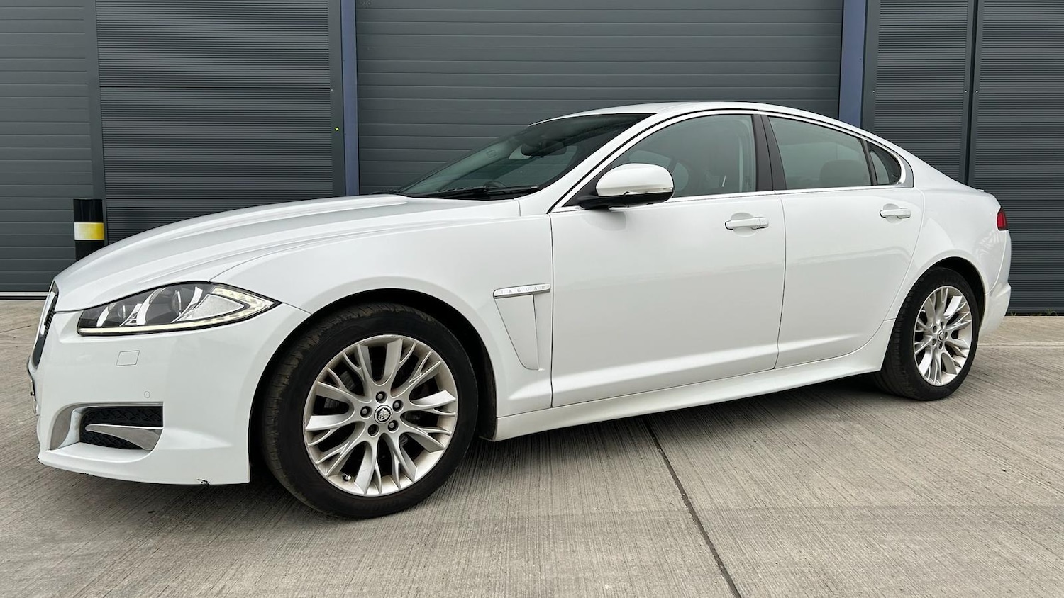 Used Jaguar XF 2013 for sale - 78205403: Photo 2