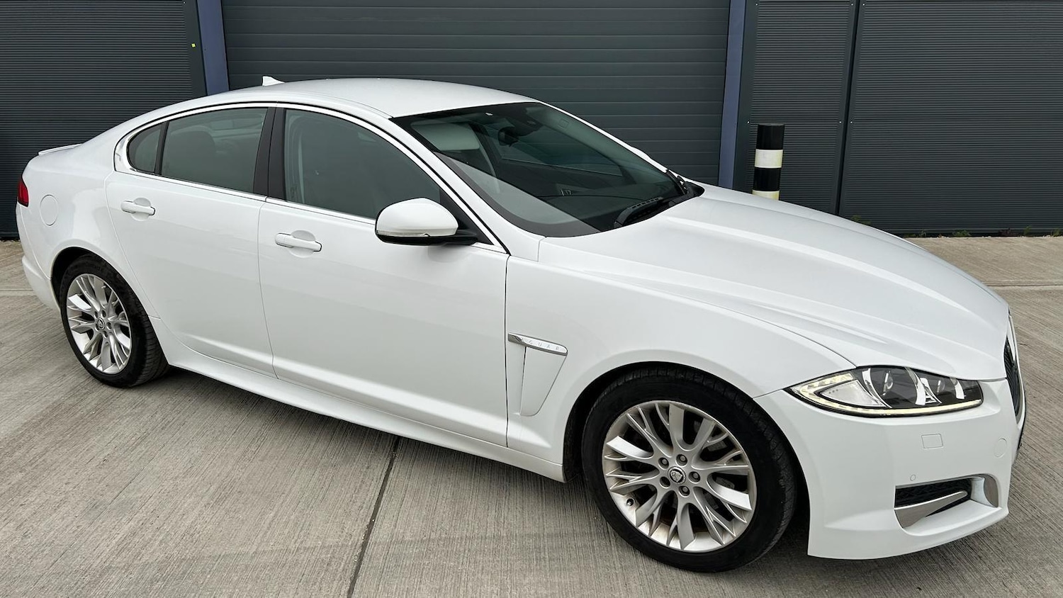 Used Jaguar XF 2013 for sale - 78205403: Photo 4