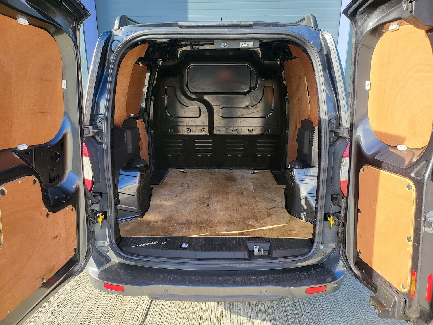 Used Ford Transit Courier 2017 for sale - 77587307: Photo 4