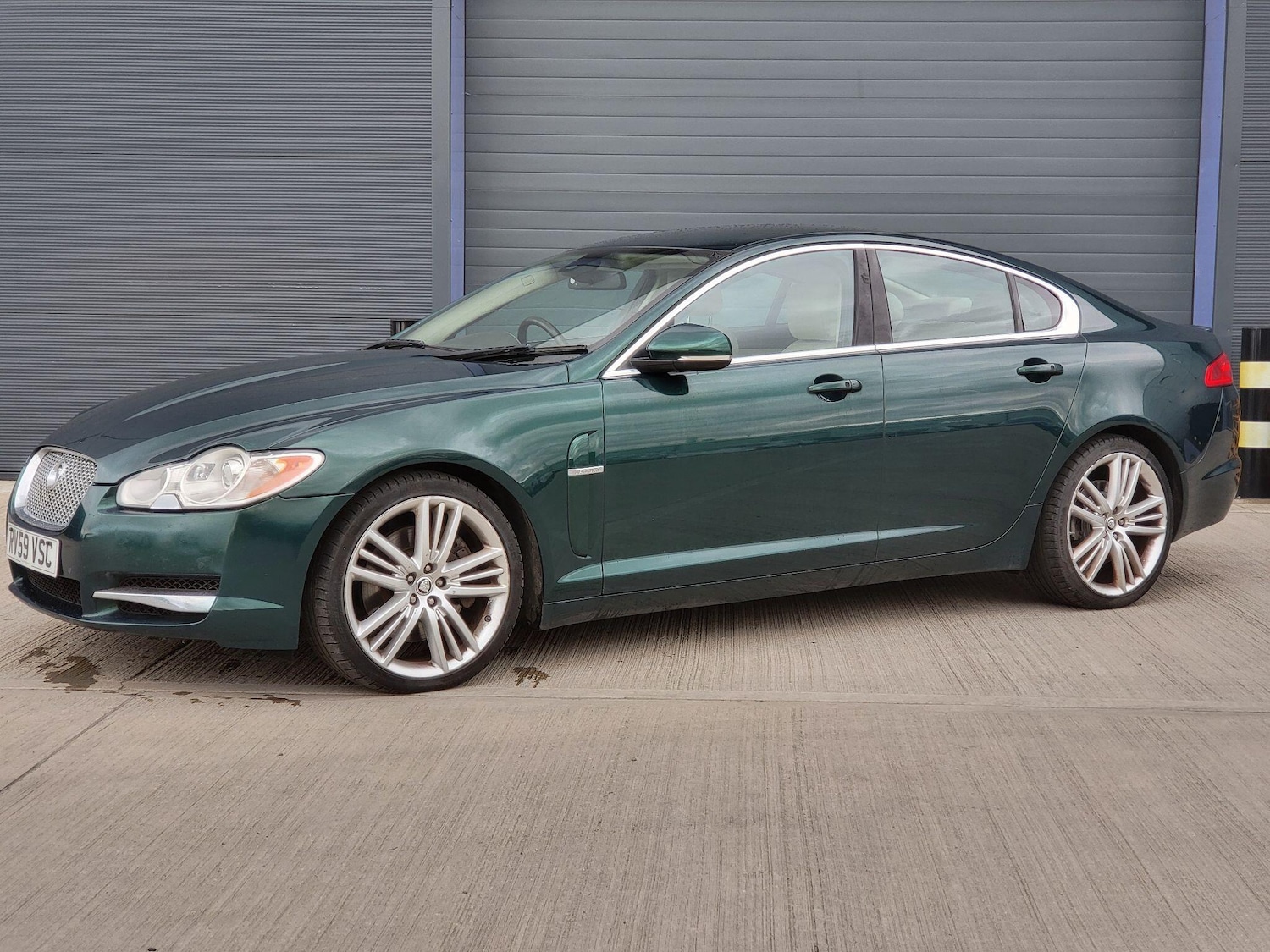Used Jaguar XF 2009 for sale - 78072131: Photo 2