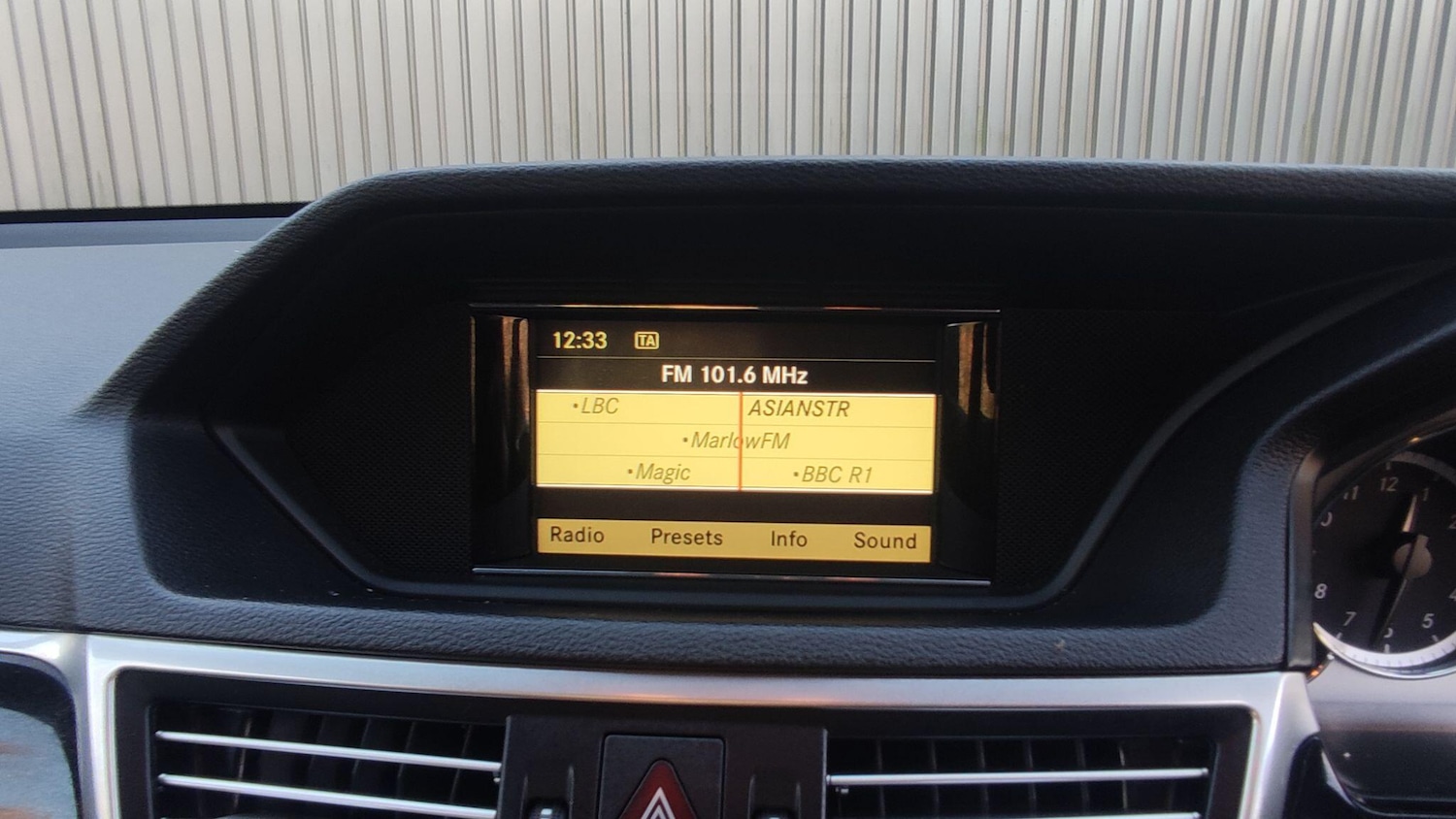 Used Mercedes-Benz E Class 2011 for sale - 77315051: Photo 17