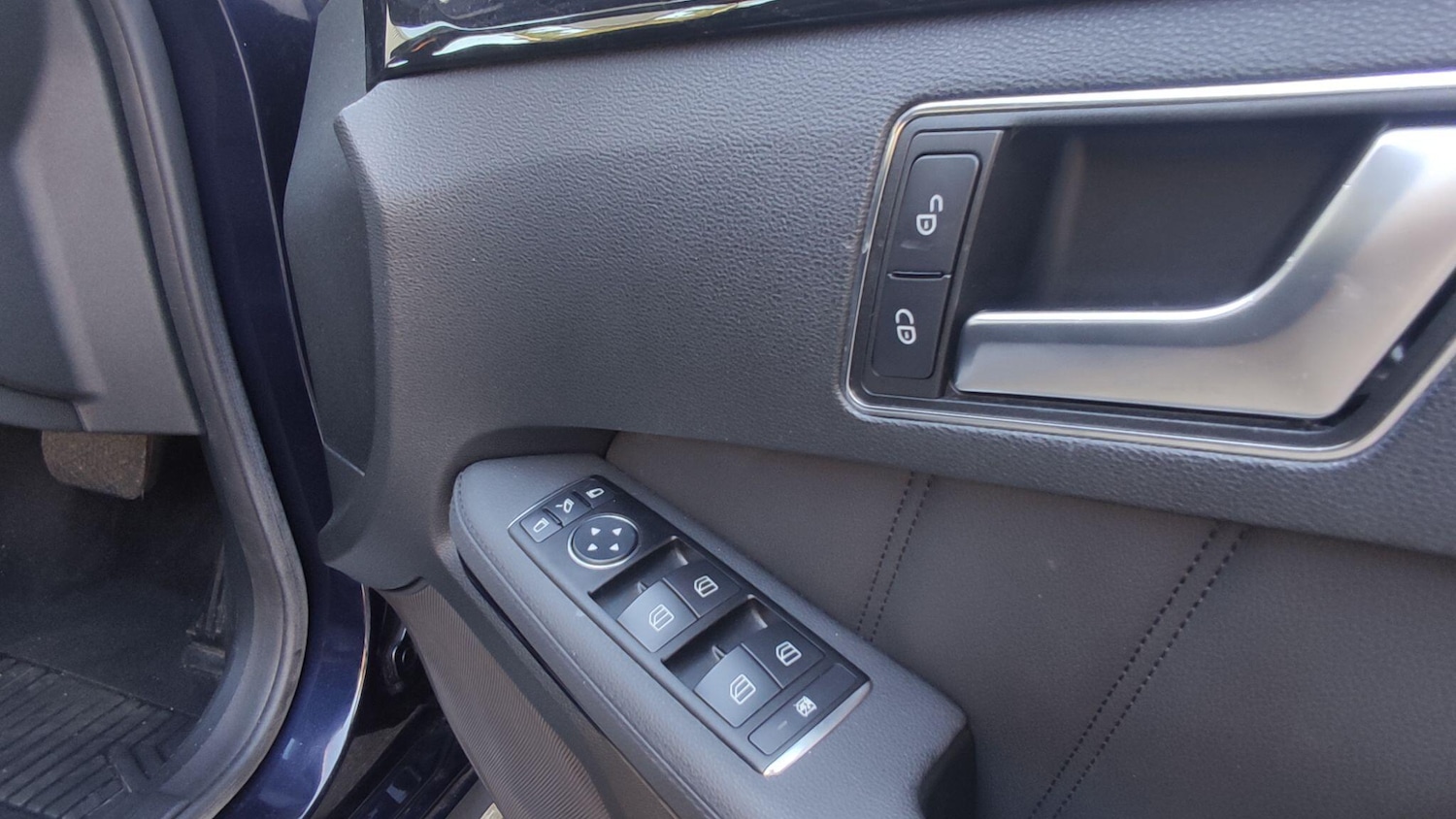 Used Mercedes-Benz E Class 2011 for sale - 77315051: Photo 25