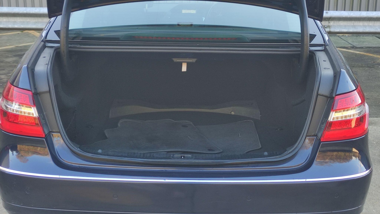 Used Mercedes-Benz E Class 2011 for sale - 77315051: Photo 26