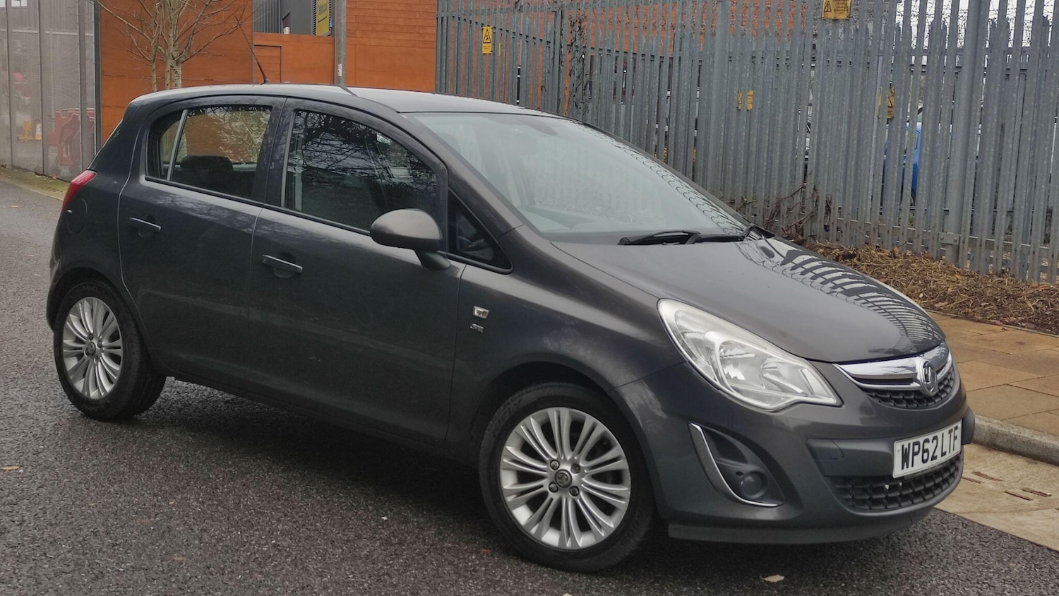 Used Vauxhall Corsa 2013 for sale - 76887328: Photo 2