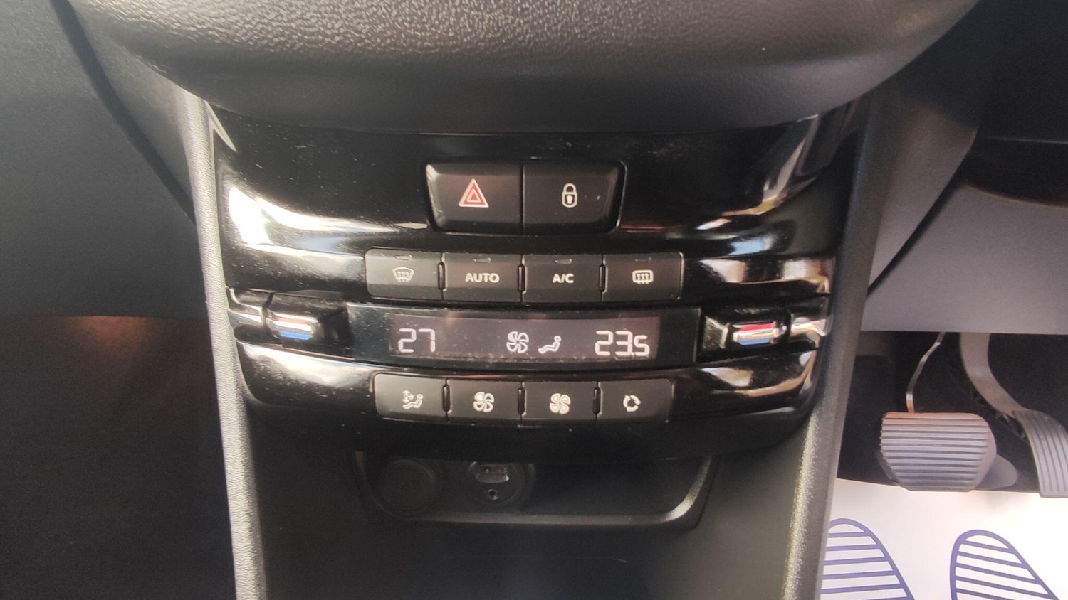 Used Peugeot 208 2014 for sale - 76613398: Photo 20