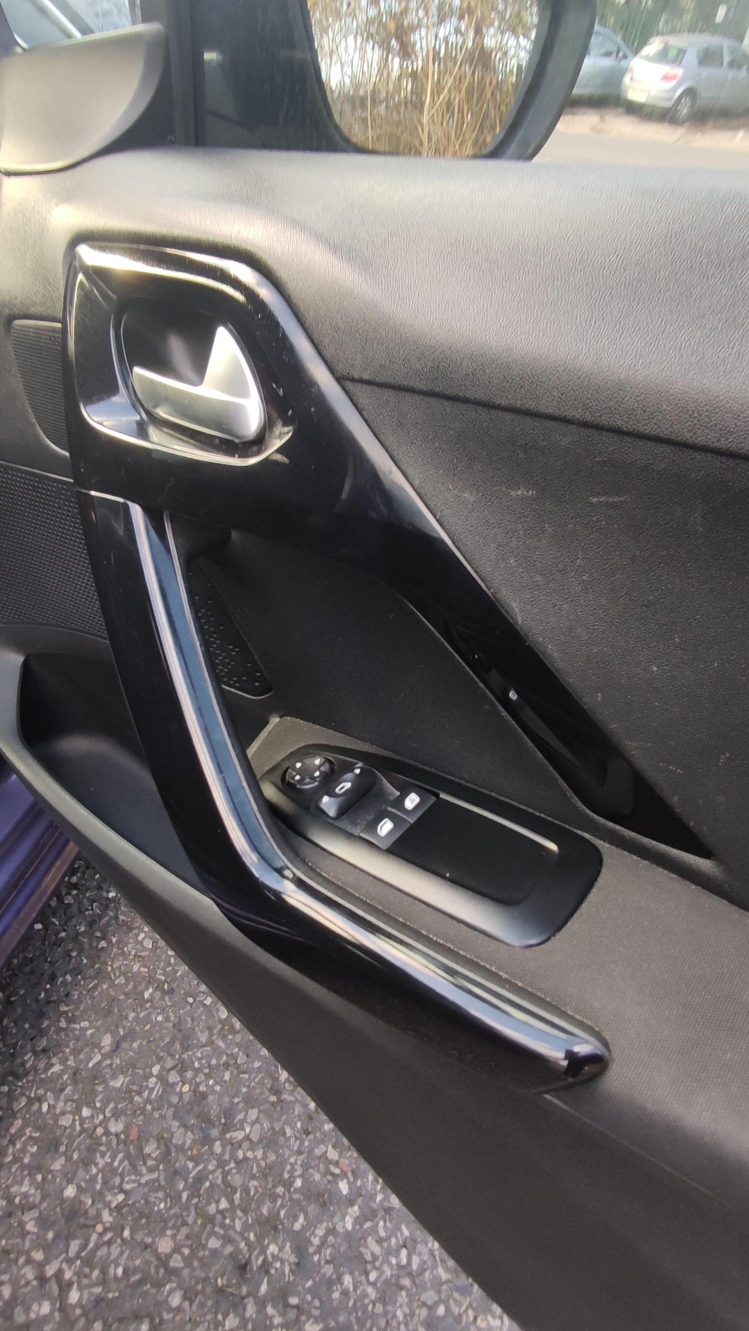 Used Peugeot 208 2014 for sale - 76613398: Photo 24