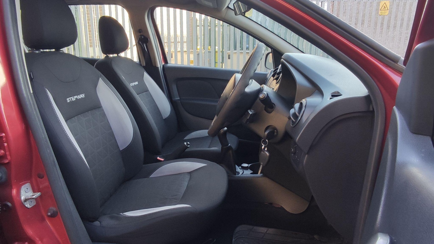 Used Dacia Sandero Stepway 2015 for sale - 76666627: Photo 11