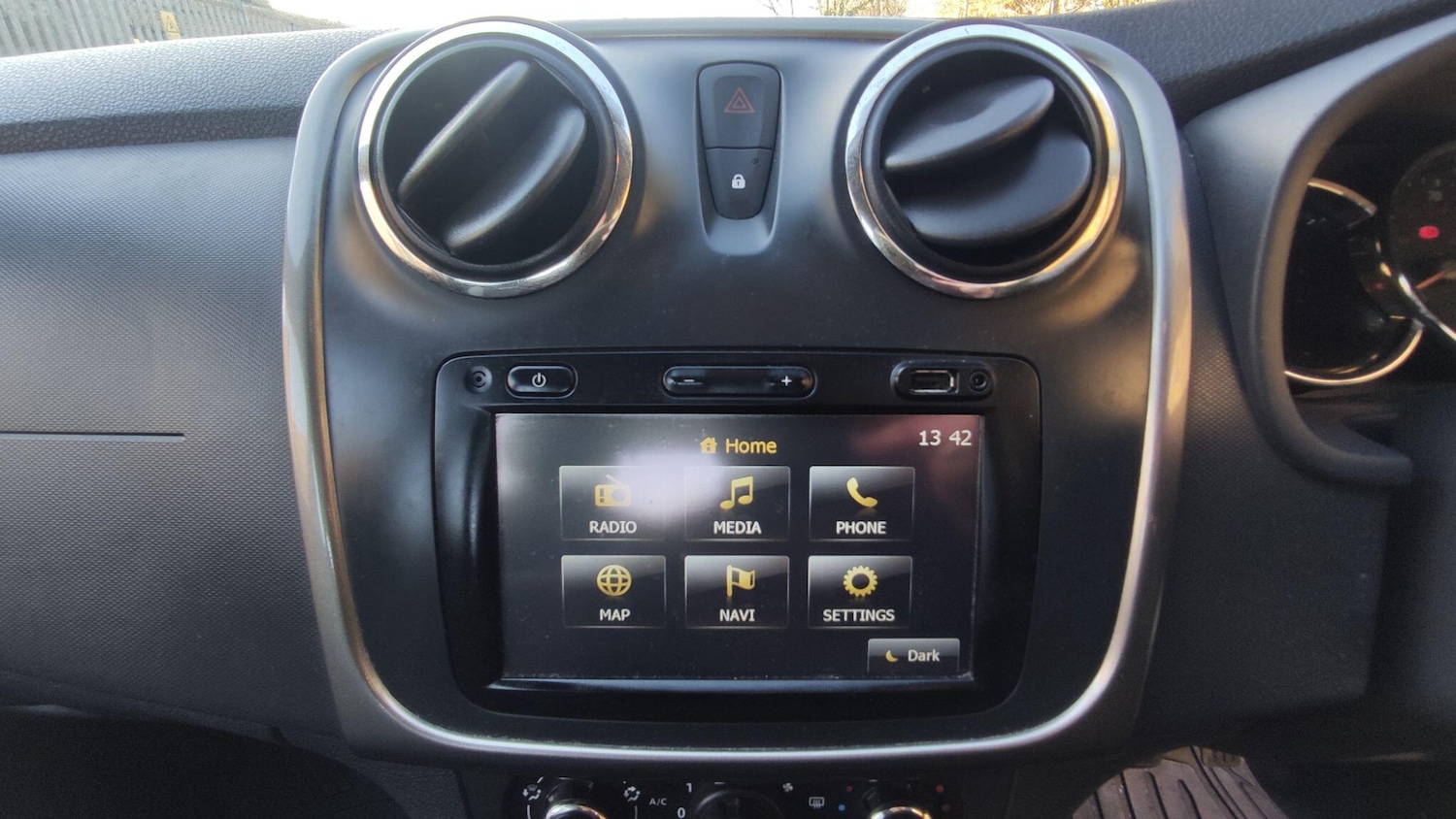 Used Dacia Sandero Stepway 2015 for sale - 76666627: Photo 20