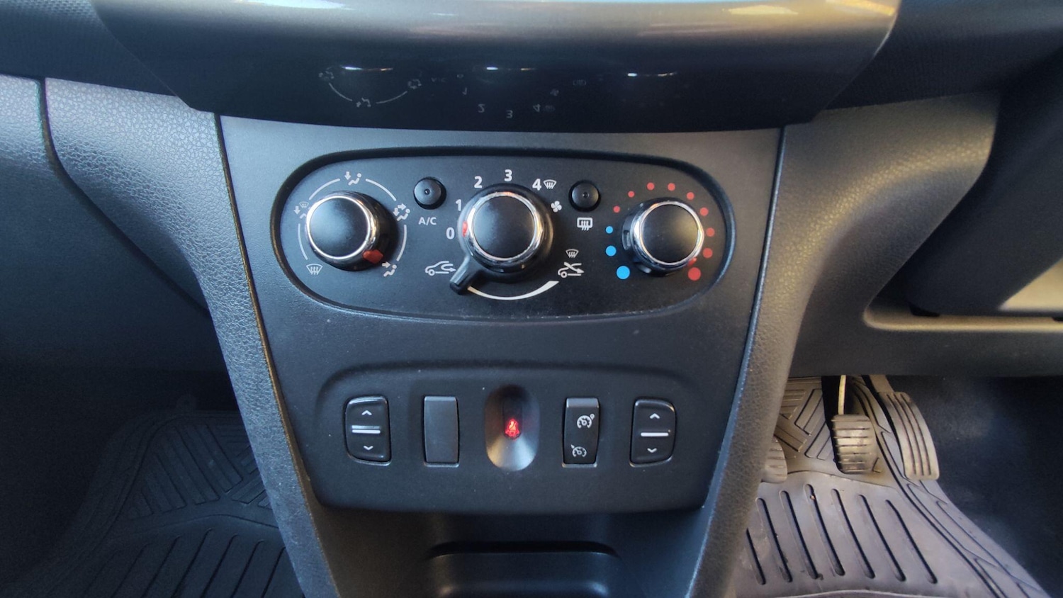 Used Dacia Sandero Stepway 2015 for sale - 76666627: Photo 23