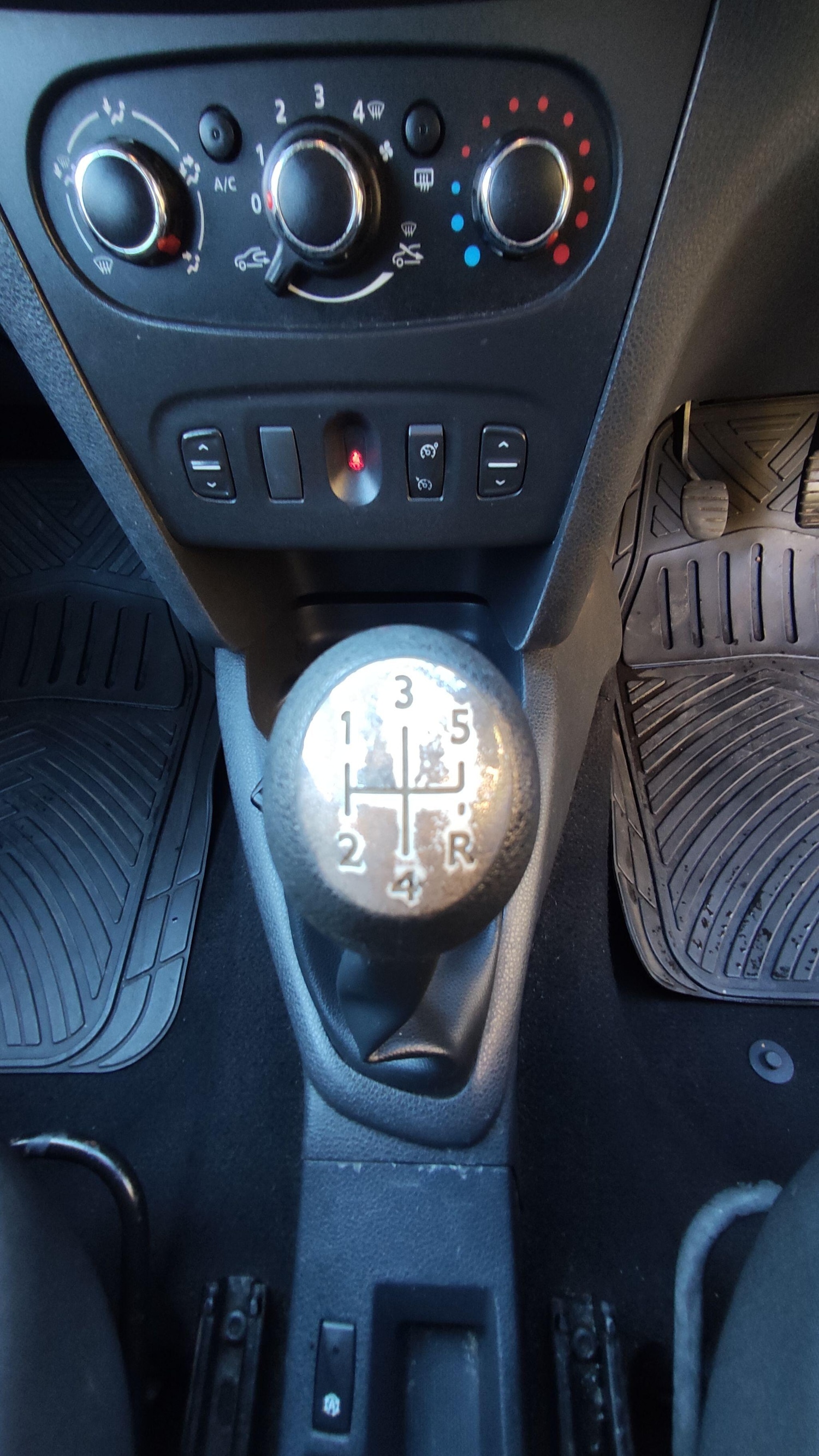 Used Dacia Sandero Stepway 2015 for sale - 76666627: Photo 25