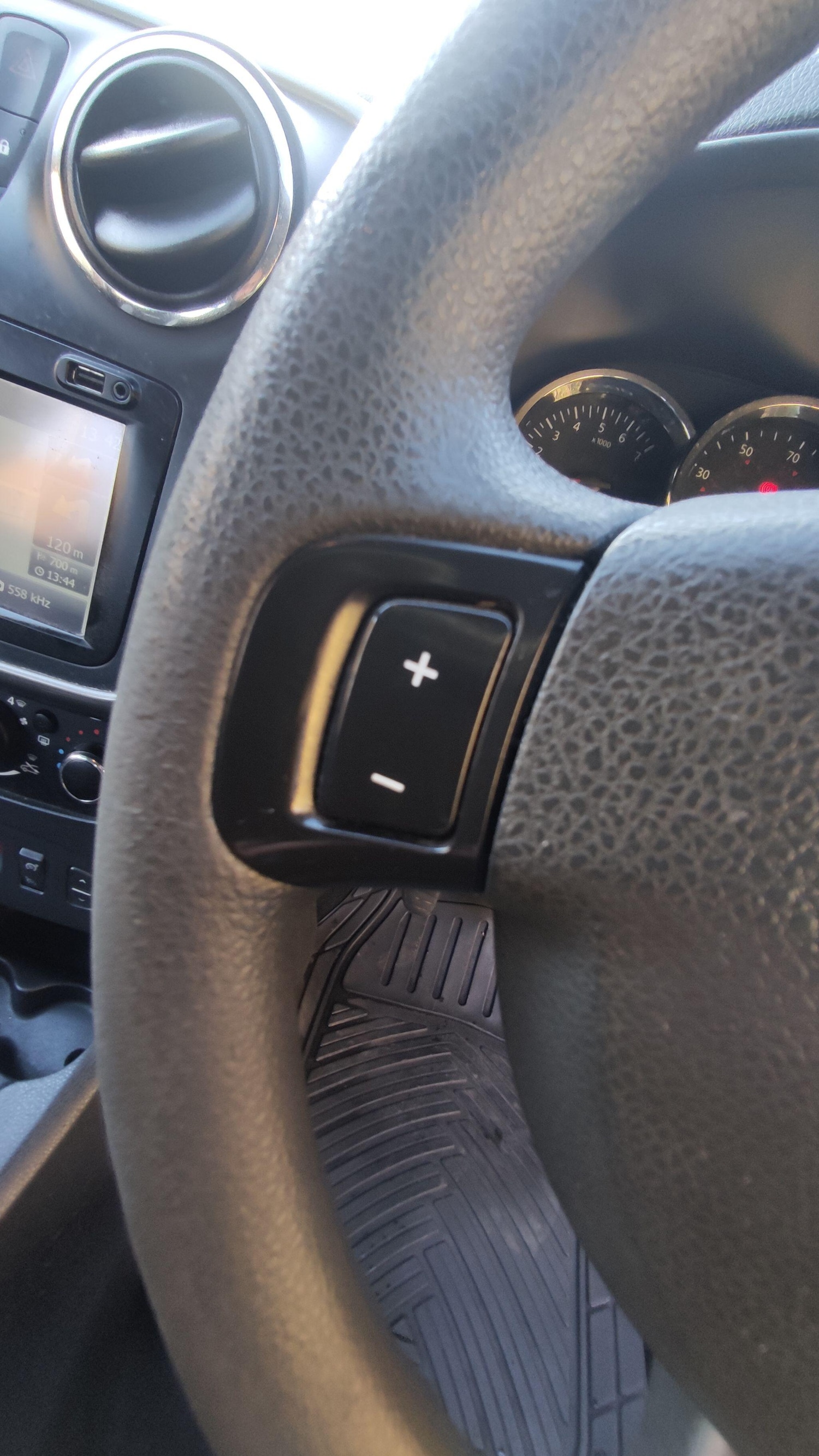 Used Dacia Sandero Stepway 2015 for sale - 76666627: Photo 28