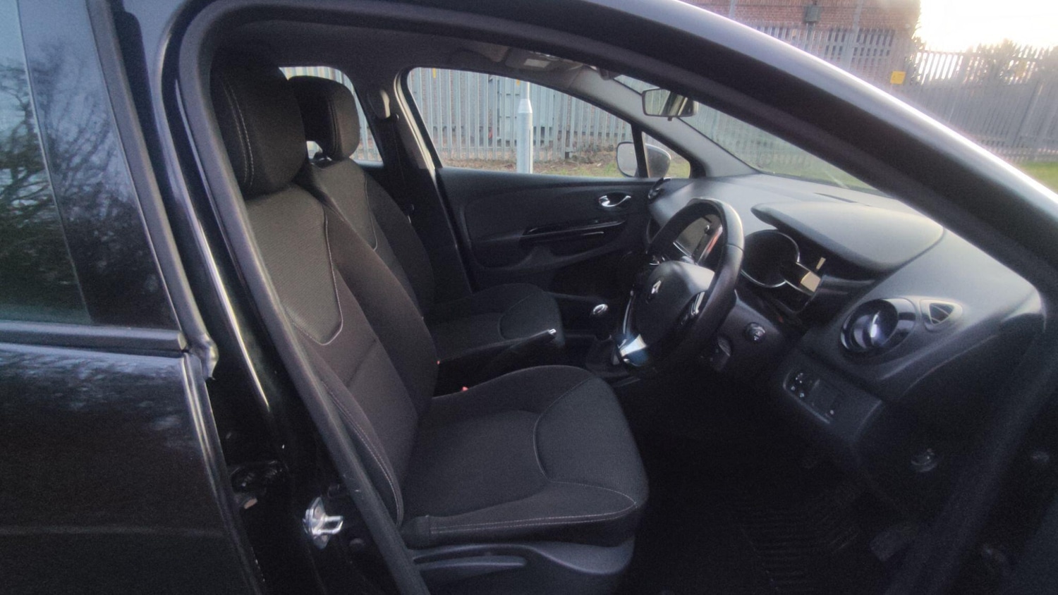 Used Renault Clio 2013 for sale - 77344398: Photo 10