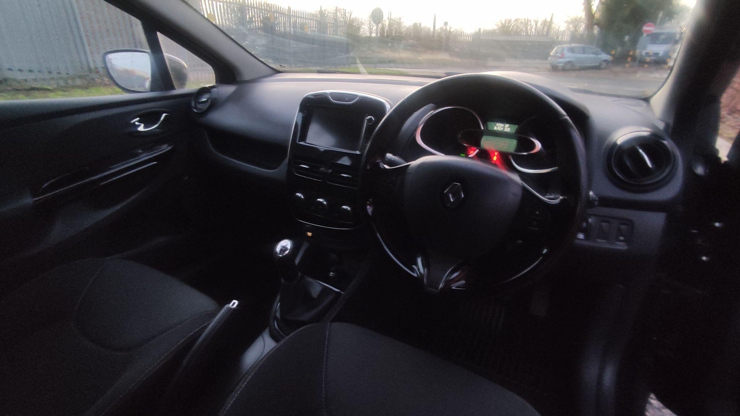 Used Renault Clio 2013 for sale - 77344398: Photo 12