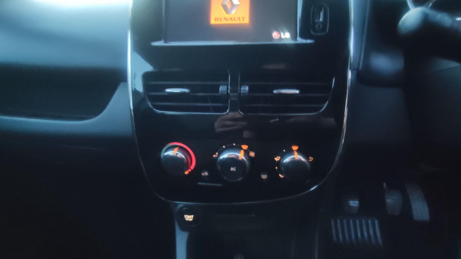 Used Renault Clio 2013 for sale - 77344398: Photo 24