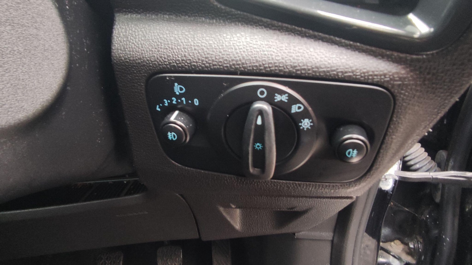 Used Ford Ecosport 2015 for sale - 76976253: Photo 16