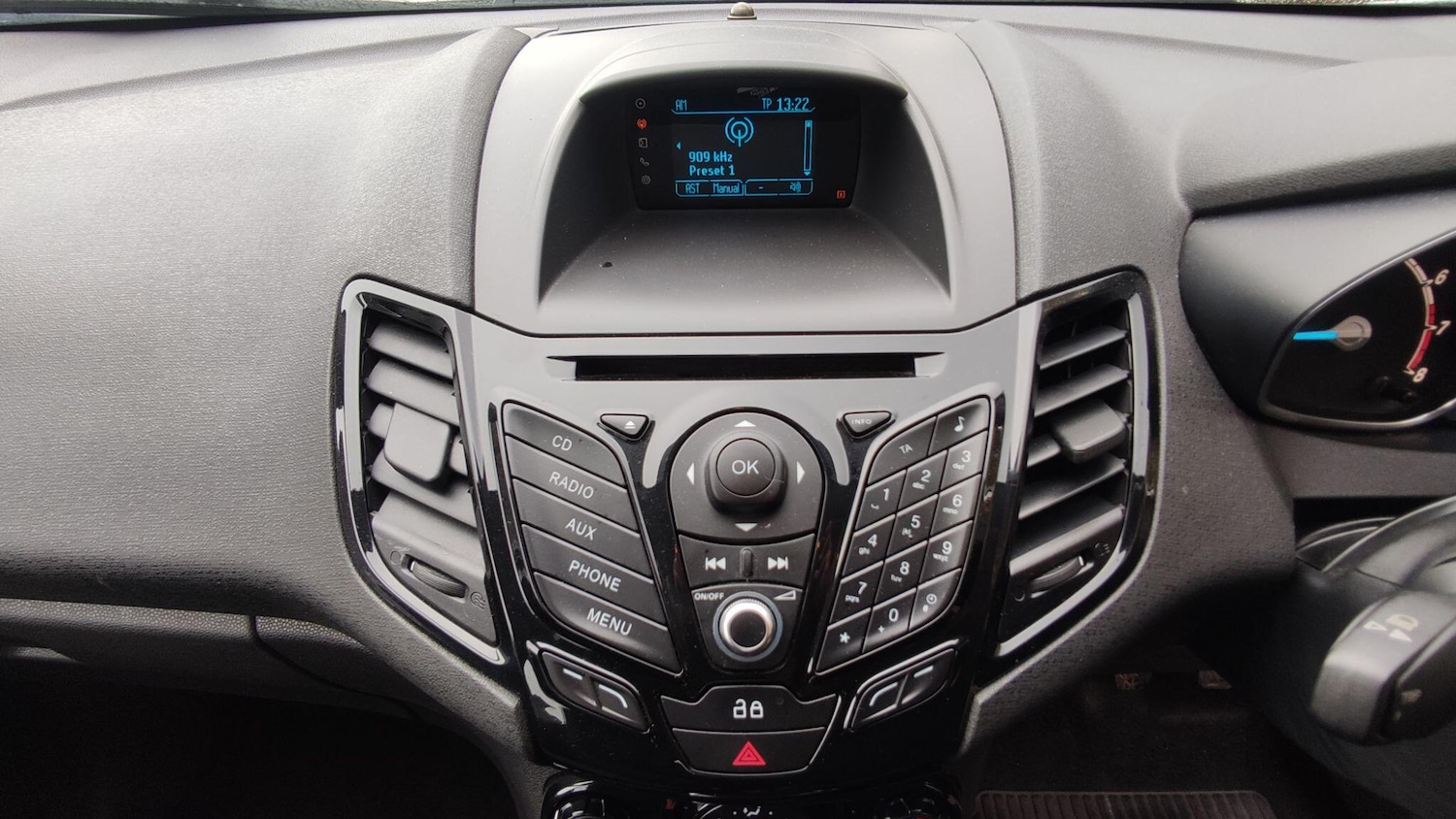 Used Ford Fiesta 2013 for sale - 76657935: Photo 16