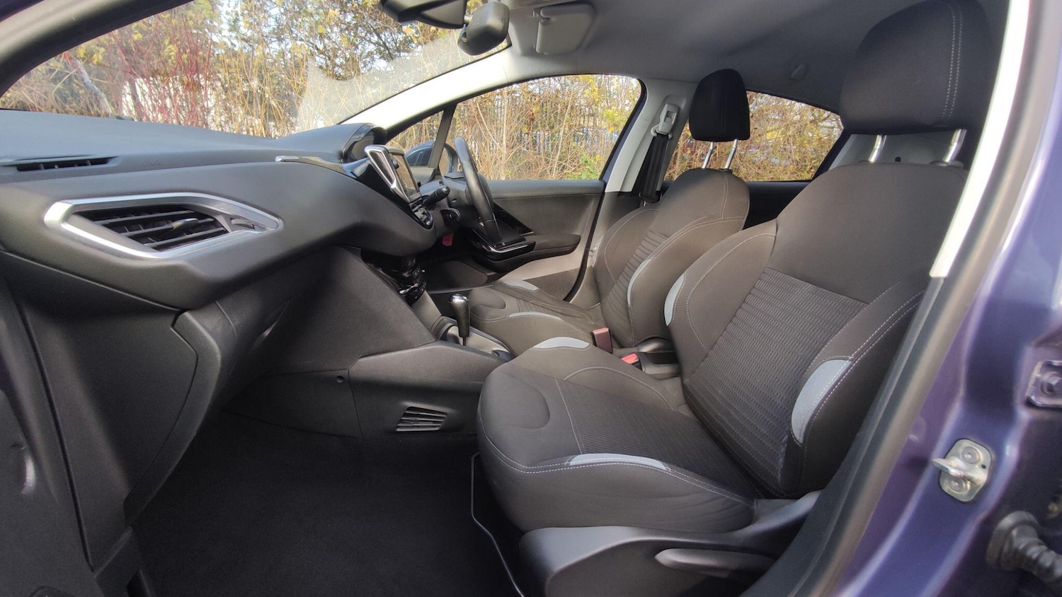 Used Peugeot 208 2014 for sale - 76702492: Photo 12