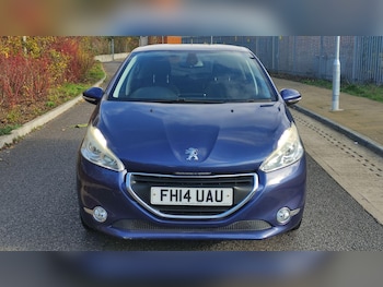 Used Peugeot 208 2014 for sale - 76702492: Photo