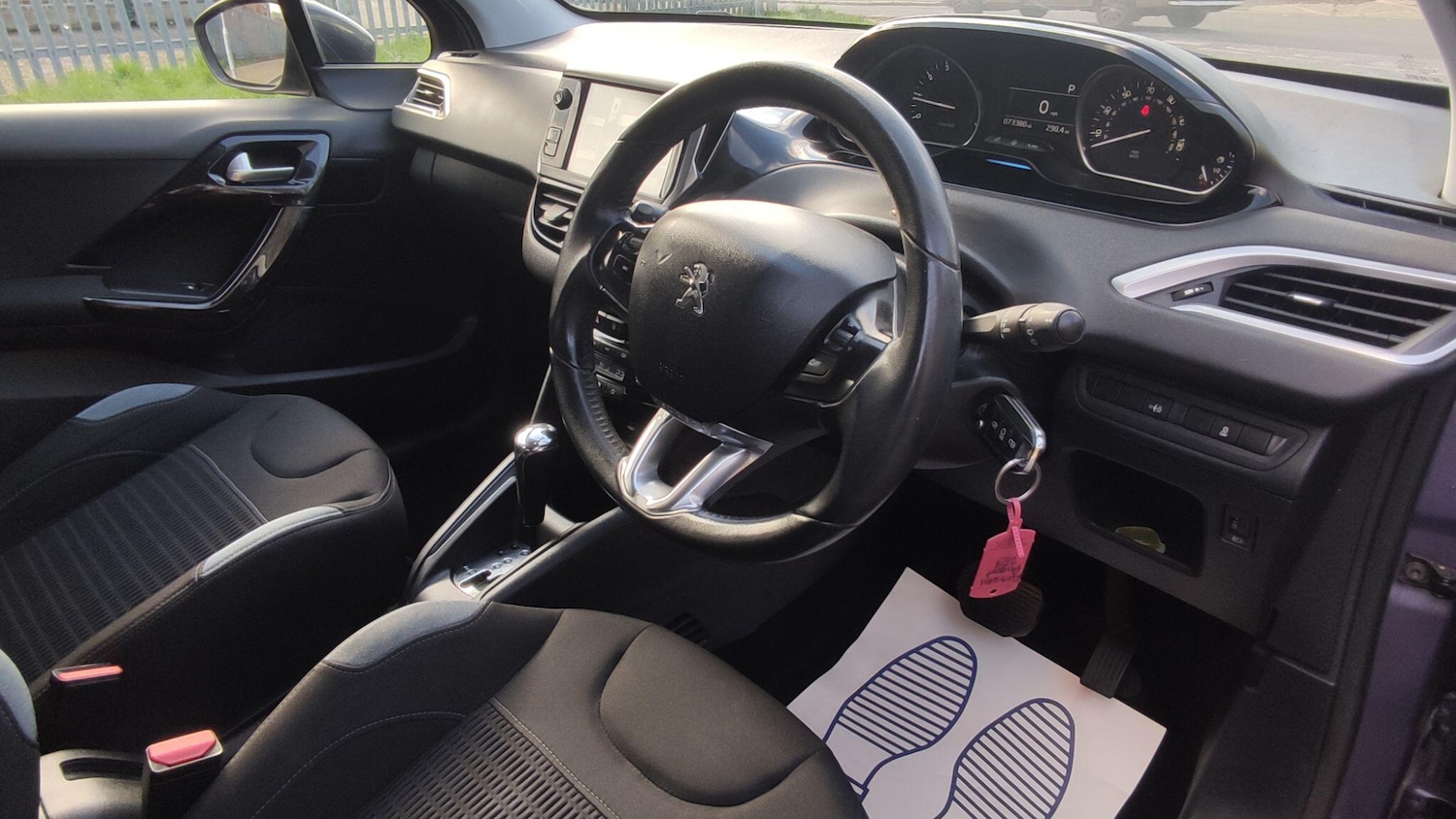 Used Peugeot 208 2014 for sale - 76702492: Photo 9