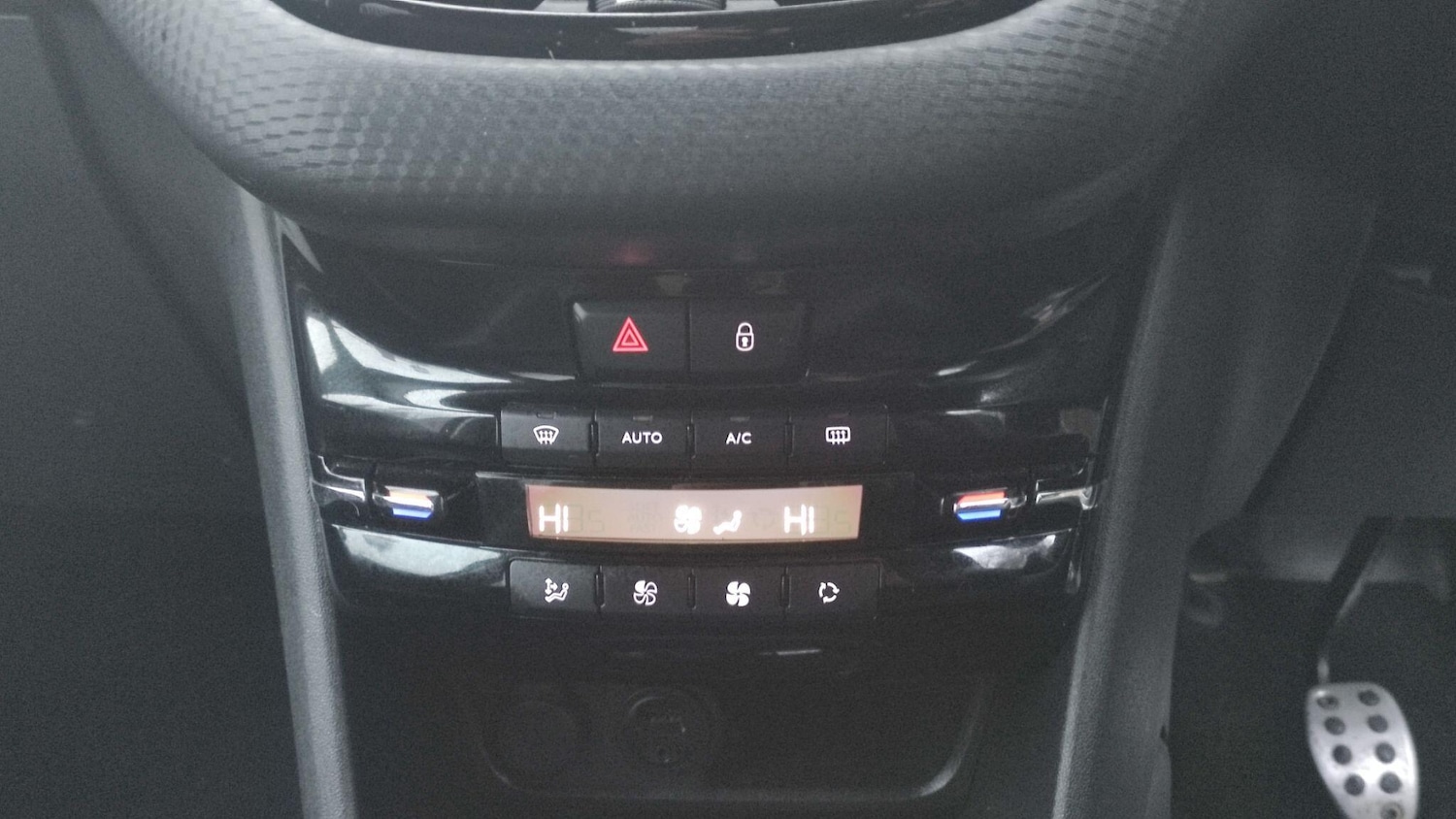 Used Peugeot 208 2017 for sale - 76975874: Photo 22