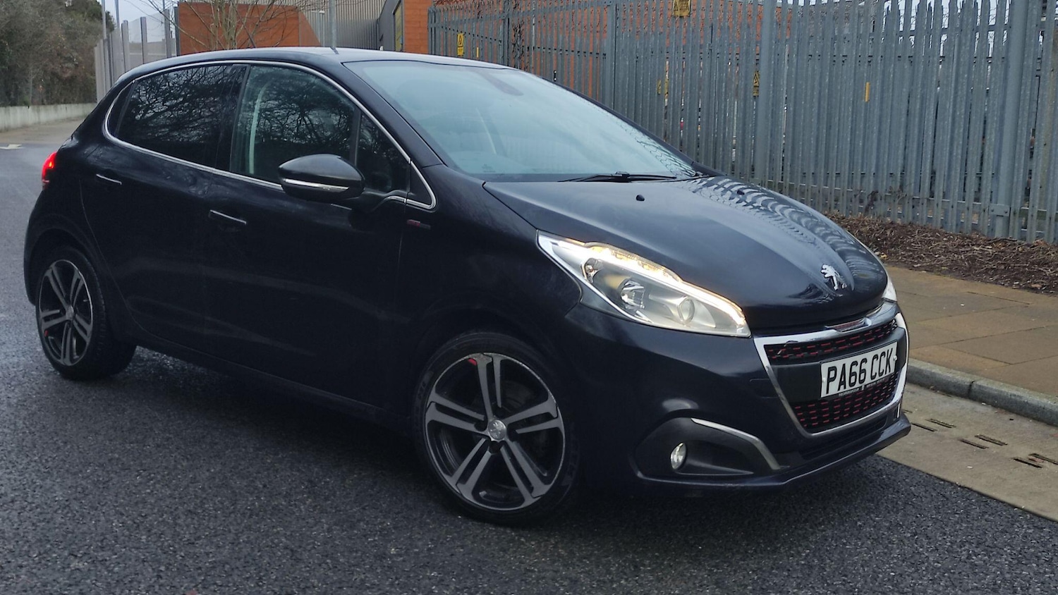 Used Peugeot 208 2017 for sale - 76975874: Photo 3