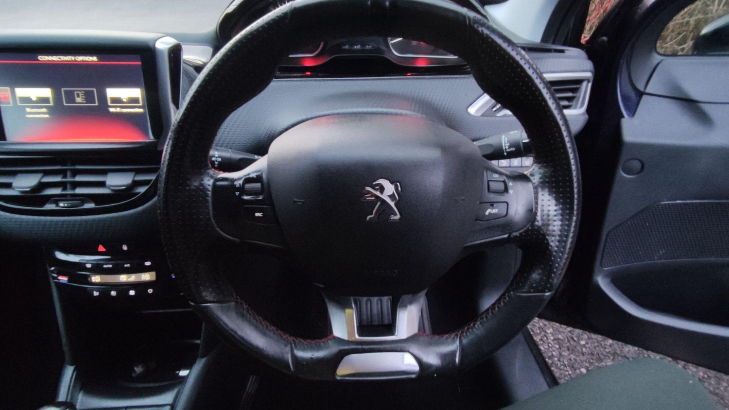 Used Peugeot 208 2017 for sale - 76975874: Photo 8