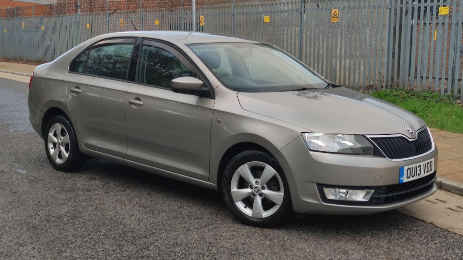 Used Skoda Rapid 2013 for sale - 76633262: Photo 2