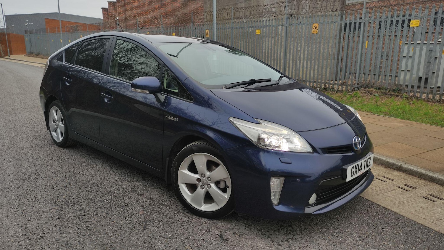 Used Toyota Prius 2014 for sale - 77290997: Photo 2