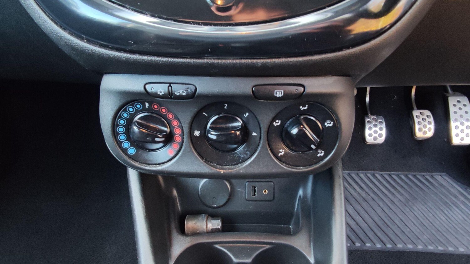 Used Vauxhall Corsa 2015 for sale - 76976424: Photo 15