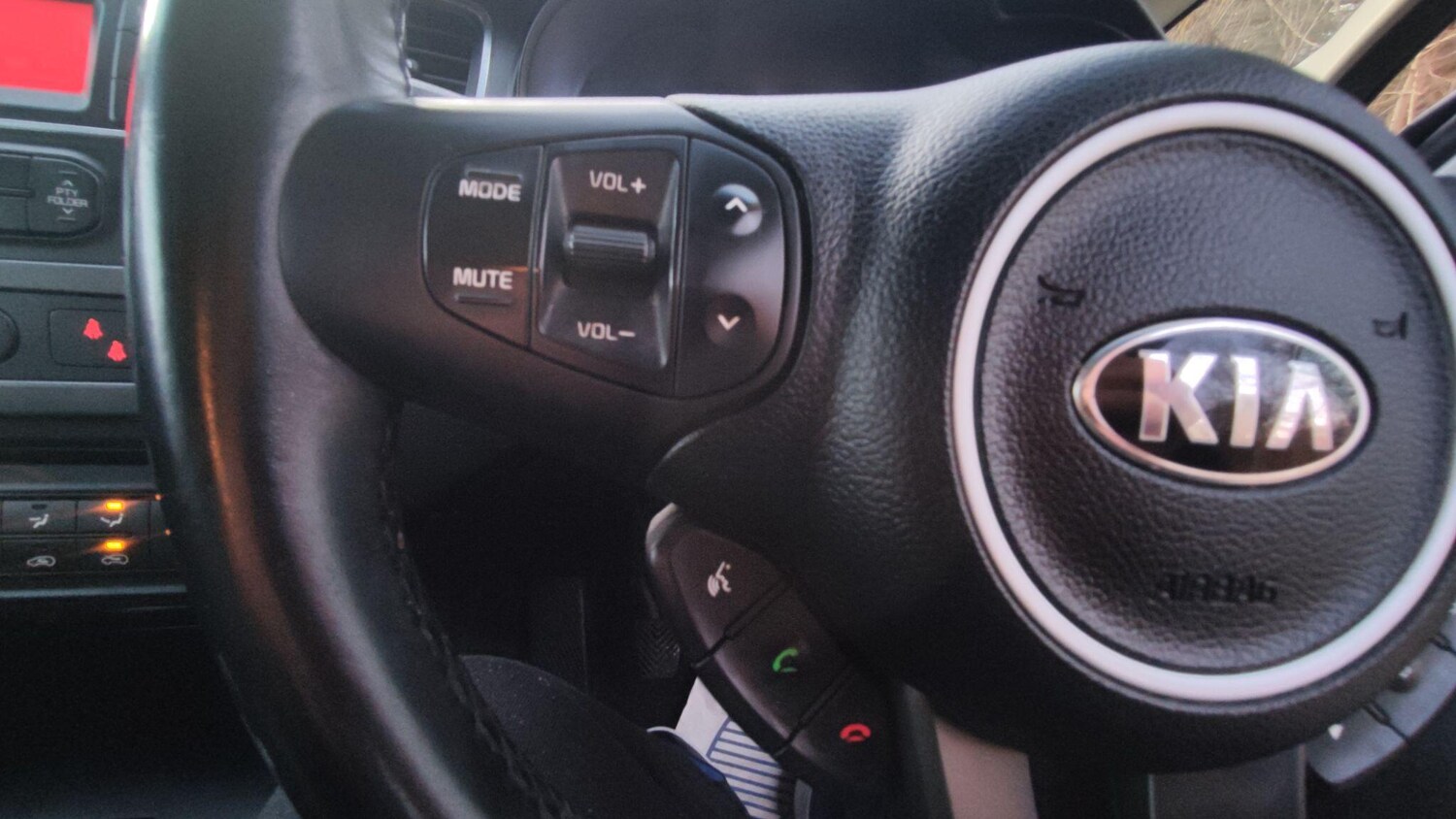 Used Kia Carens for sale - 77495957: Photo 21