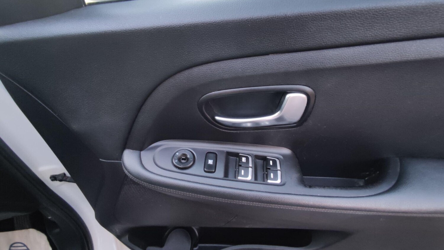 Used Kia Carens for sale - 77495957: Photo 22