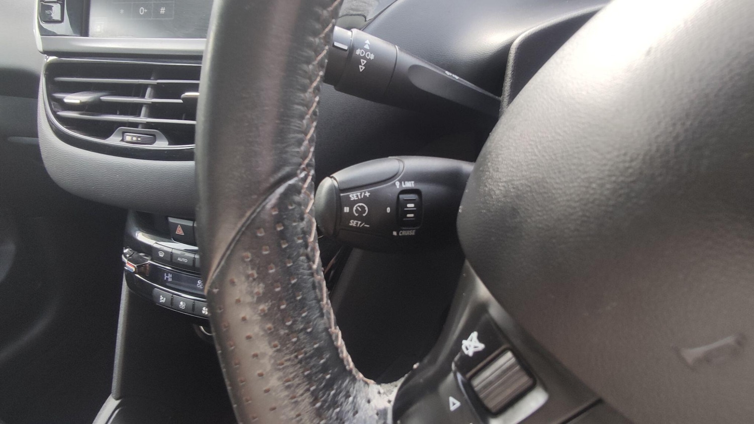 Used Peugeot 208 2016 for sale - 77633189: Photo 18