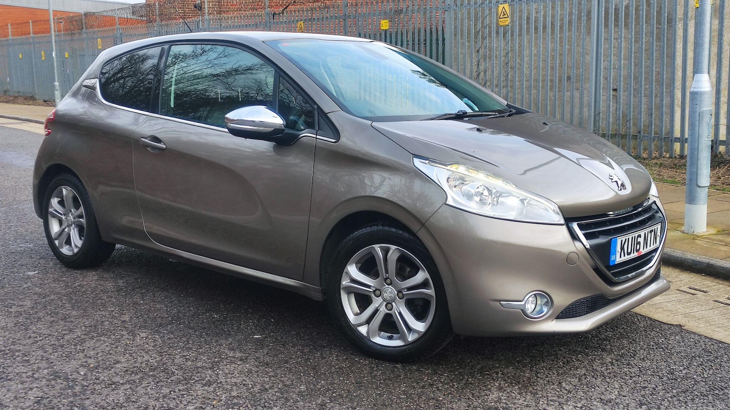 Used Peugeot 208 2016 for sale - 77633189: Photo 2