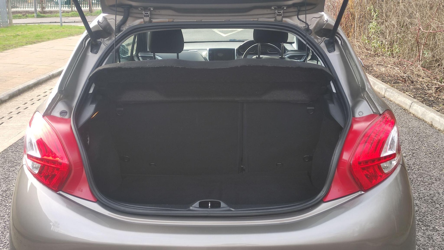 Used Peugeot 208 2016 for sale - 77633189: Photo 24