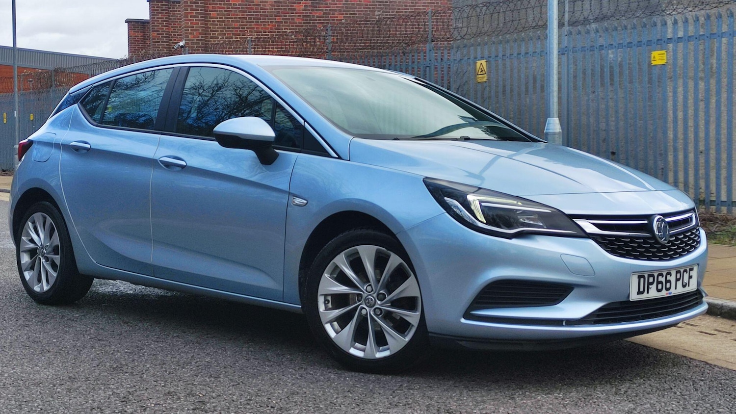 Used Vauxhall Astra 2016 for sale - 77574957: Photo 2